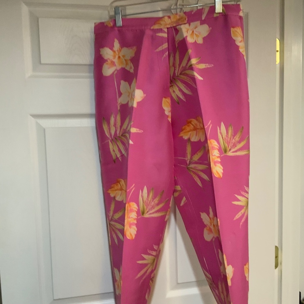 PINK FLOWERED SILK CAPRI PANTS
